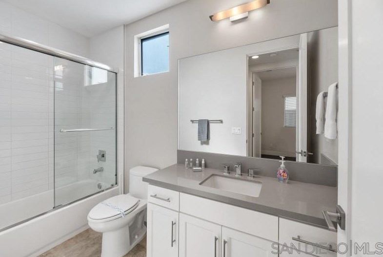 4025 Morrell St, San Diego CA 92109-4641 exterior