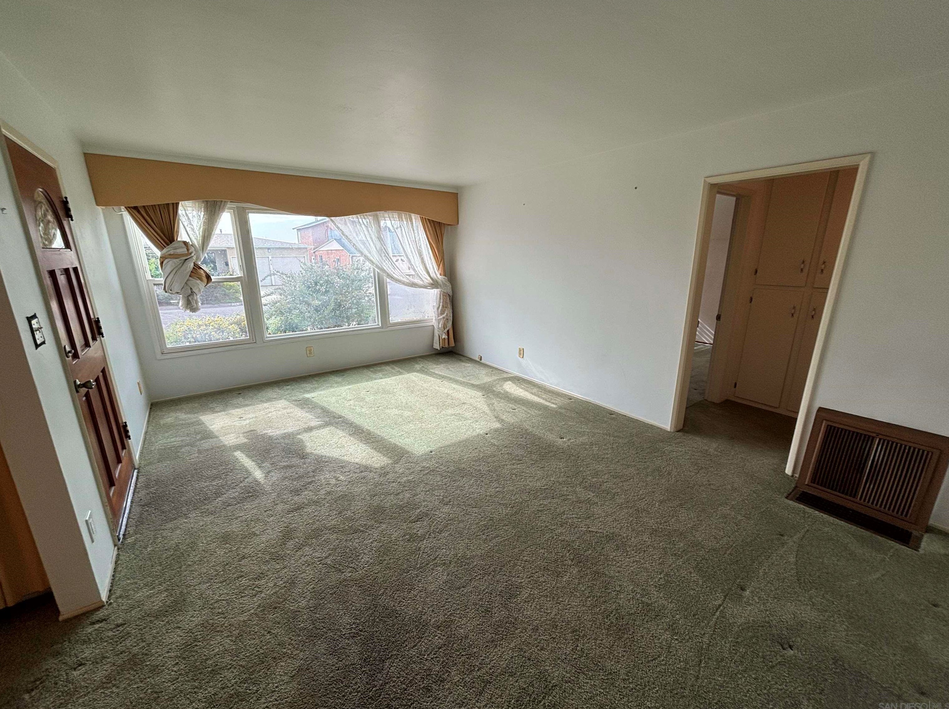 719 Glover Ave, Chula Vista CA  91910-5807 exterior