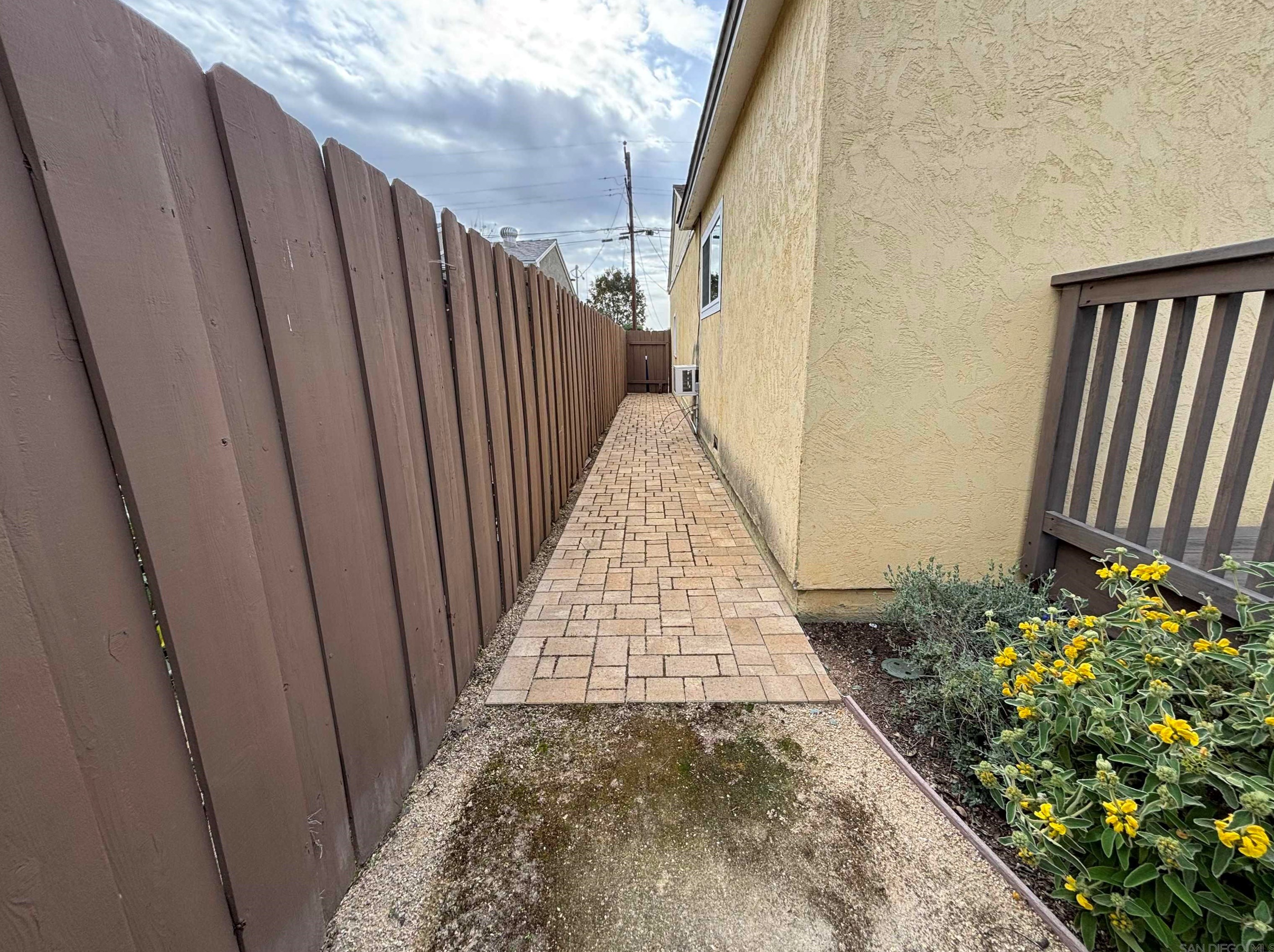 719 Glover Ave, Chula Vista CA  91910-5807 exterior