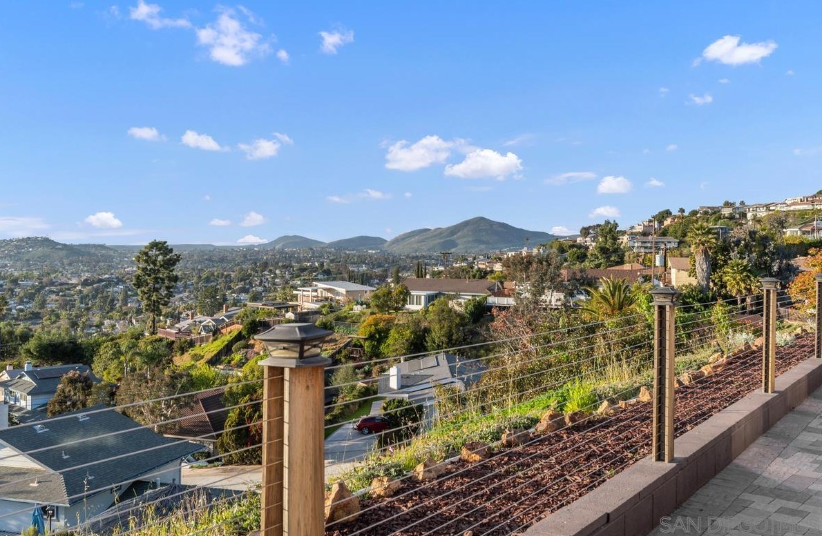 8020 Eastridge Dr, La Mesa CA  91941-7834 exterior