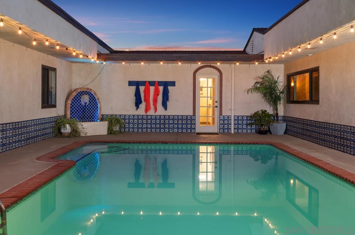 8020 Eastridge Dr, La Mesa CA  91941-7834 exterior