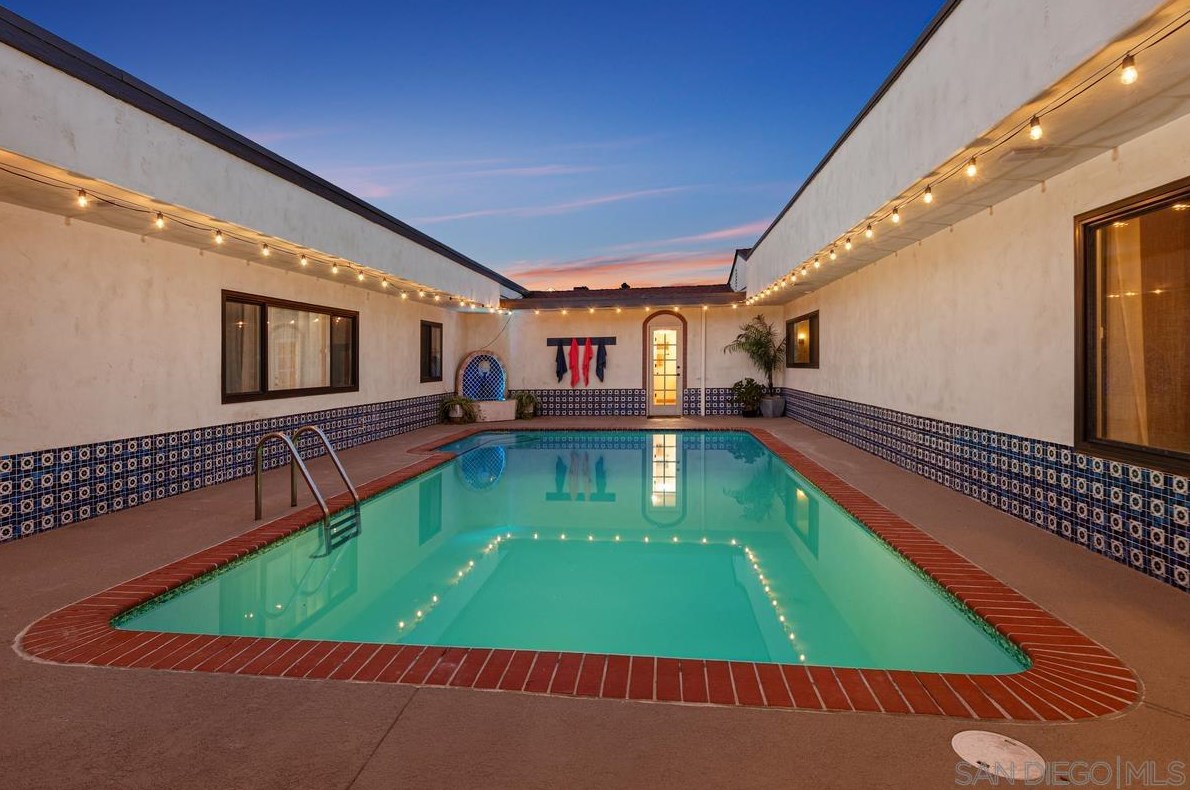 8020 Eastridge Dr, La Mesa CA  91941-7834 exterior