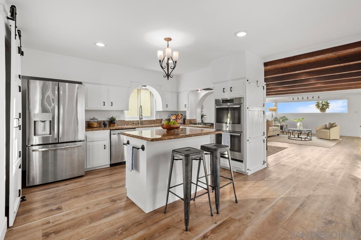 8020 Eastridge Dr, La Mesa CA  91941-7834 exterior