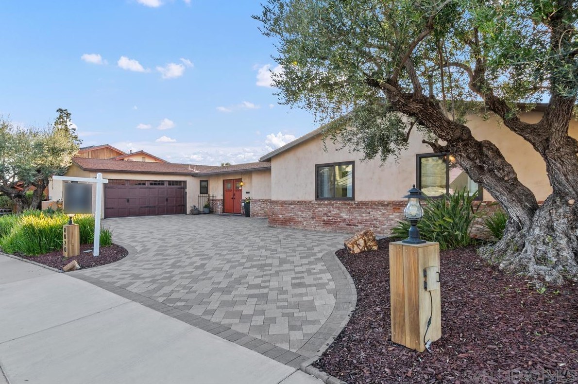 8020 Eastridge Dr, La Mesa CA  91941-7834 exterior