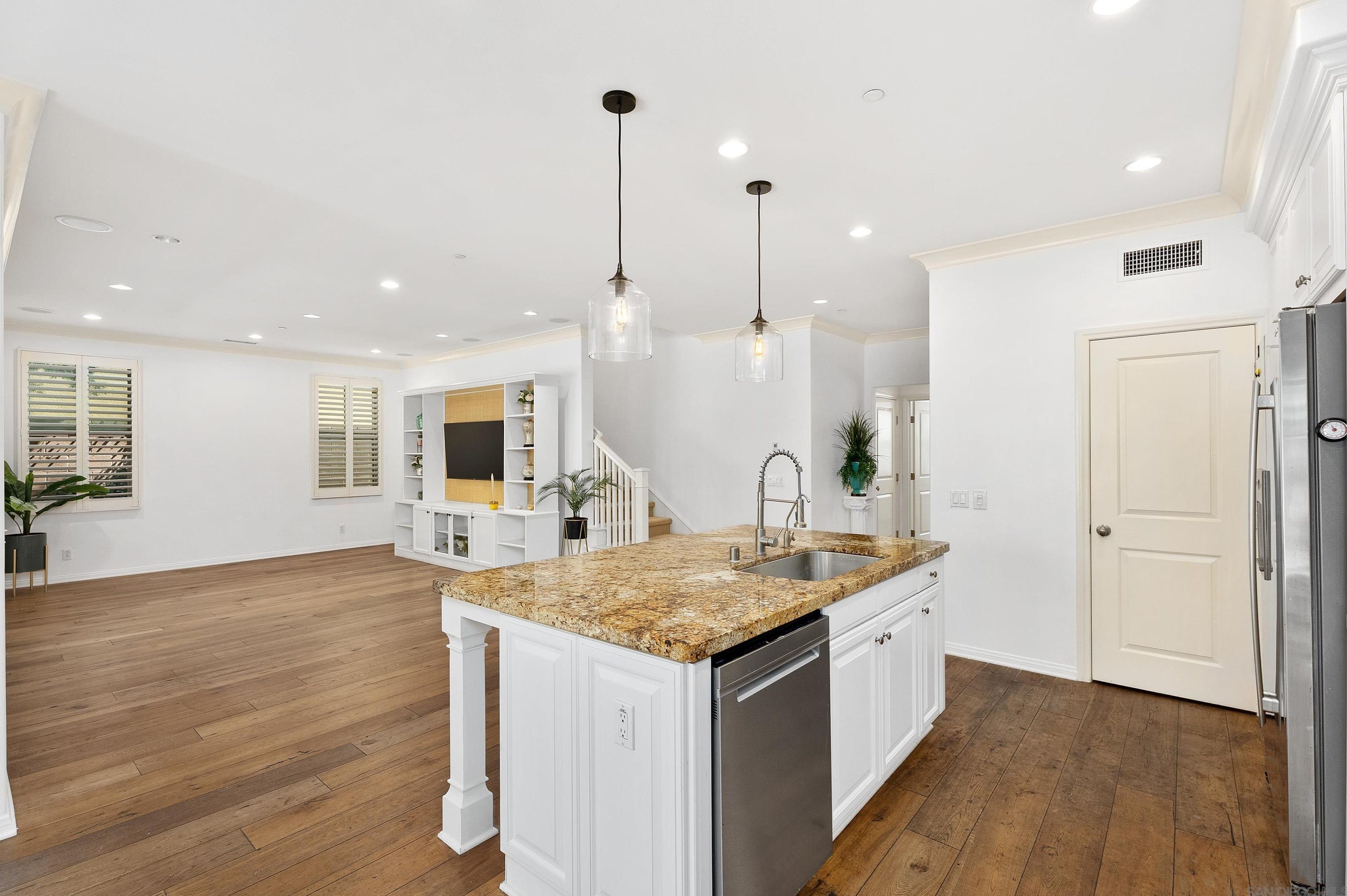 55 Diamond, Irvine CA  92620-2143 exterior