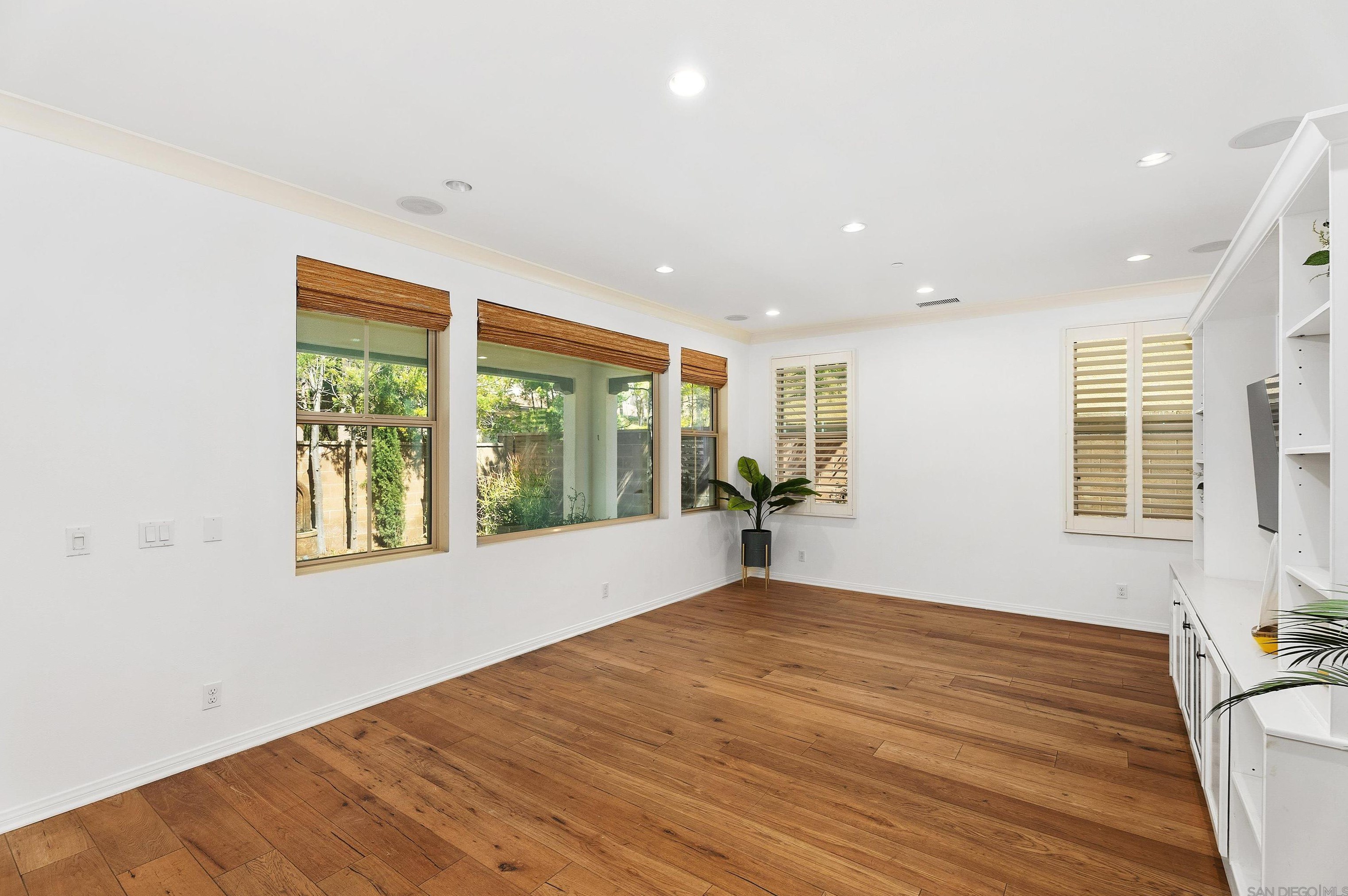 55 Diamond, Irvine CA  92620-2143 exterior