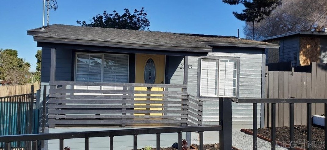 2743 Ridgeway Dr, National City CA  91950-7738 exterior