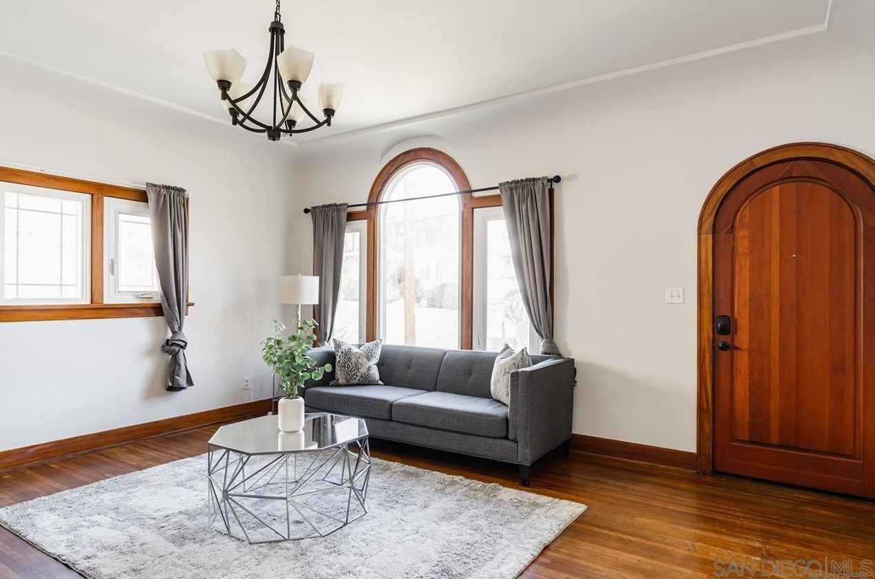 514 Juniper St, San Diego CA  92101-1308 exterior