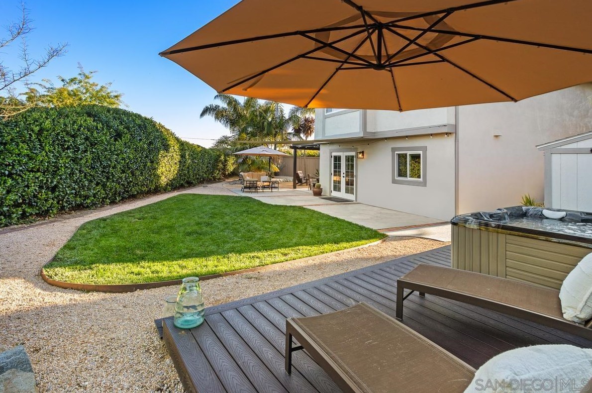 1876 Burnt Maple Way, Vista CA  92081-7357 exterior