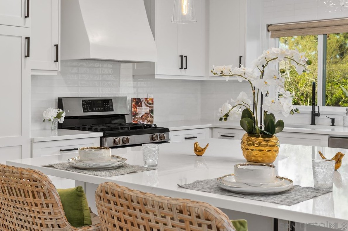 1876 Burnt Maple Way, Vista CA  92081-7357 exterior