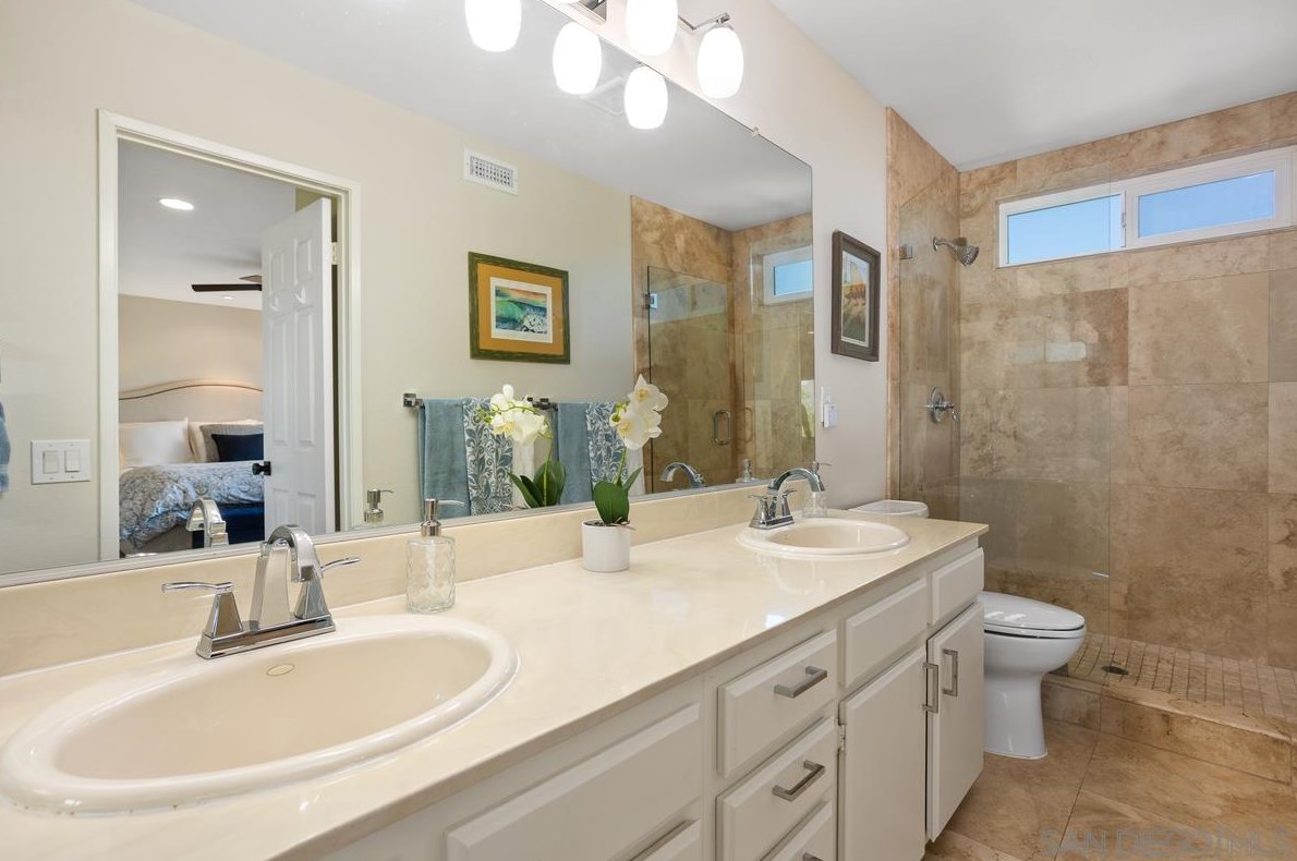 1876 Burnt Maple Way, Vista CA  92081-7357 exterior