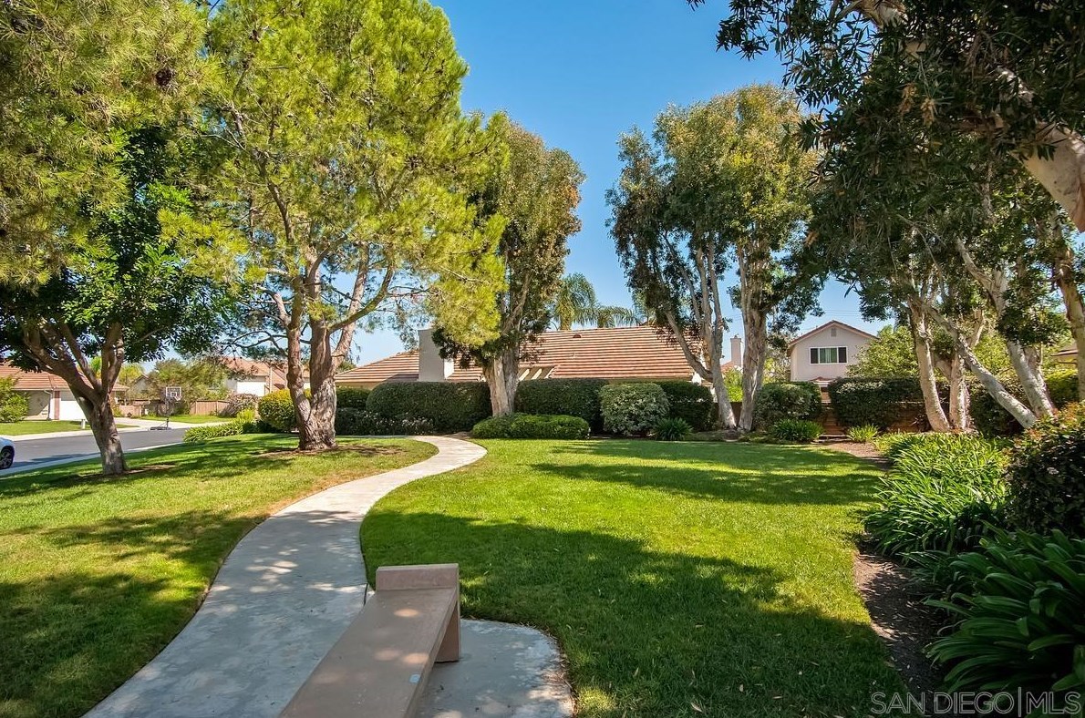 1876 Burnt Maple Way, Vista CA  92081-7357 exterior