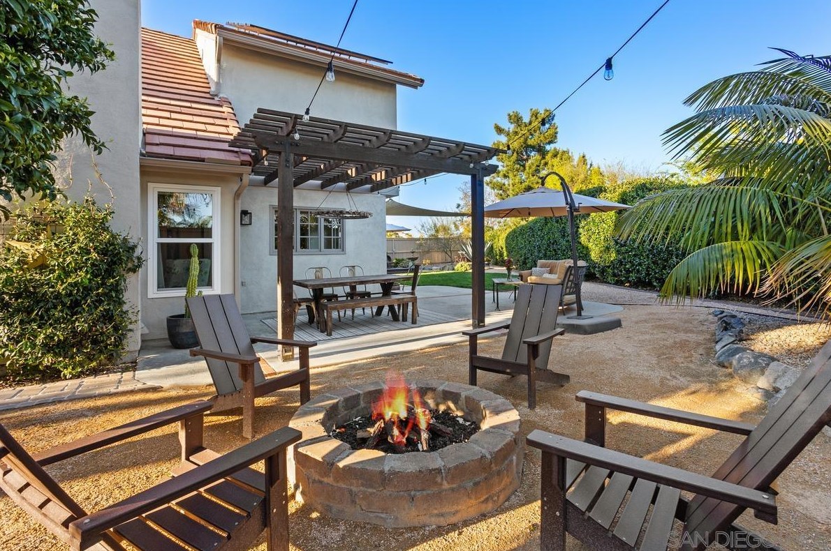 1876 Burnt Maple Way, Vista CA  92081-7357 exterior