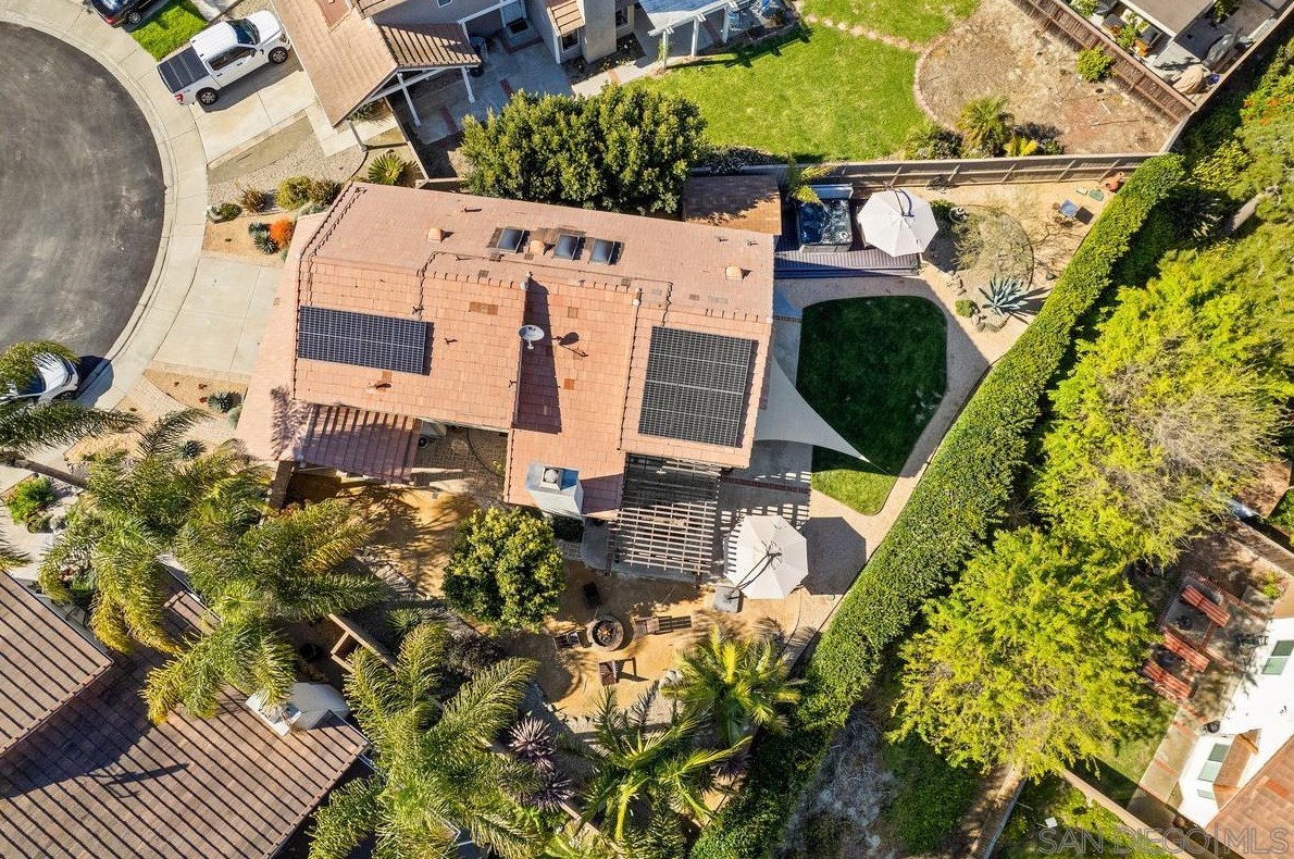 1876 Burnt Maple Way, Vista CA  92081-7357 exterior