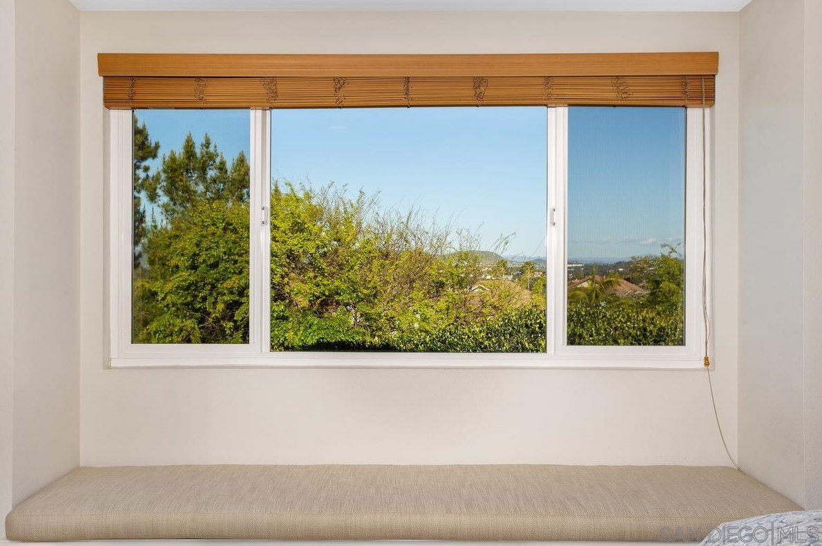 1876 Burnt Maple Way, Vista CA  92081-7357 exterior