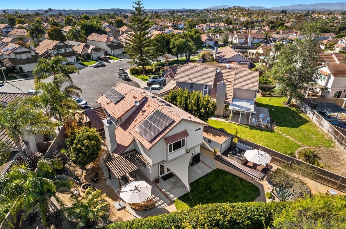 1876 Burnt Maple Way, Vista CA  92081-7357 exterior