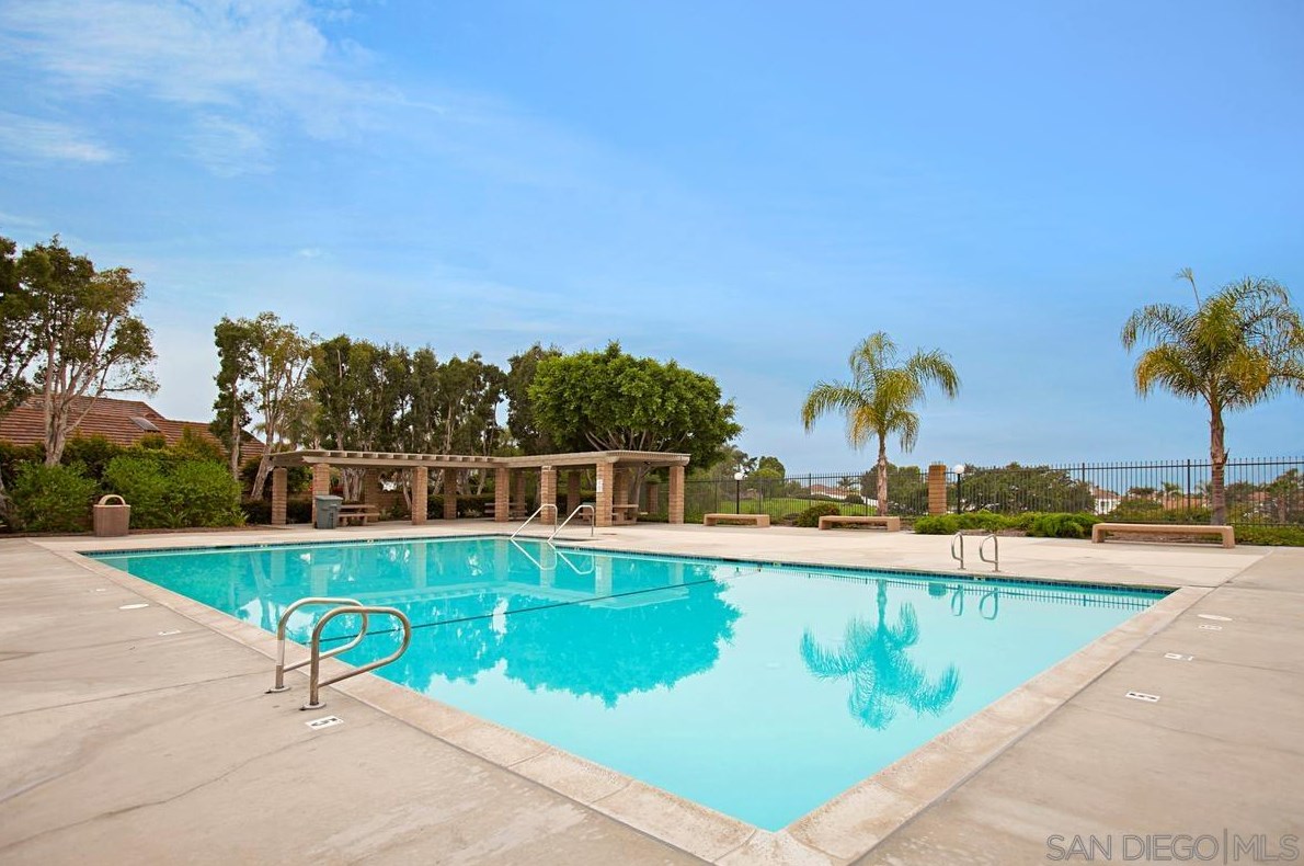 1876 Burnt Maple Way, Vista CA  92081-7357 exterior