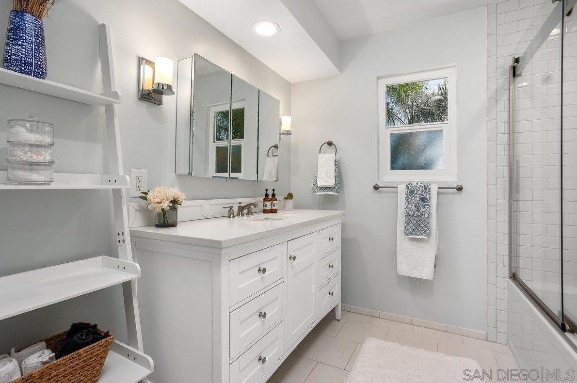 1876 Burnt Maple Way, Vista CA  92081-7357 exterior