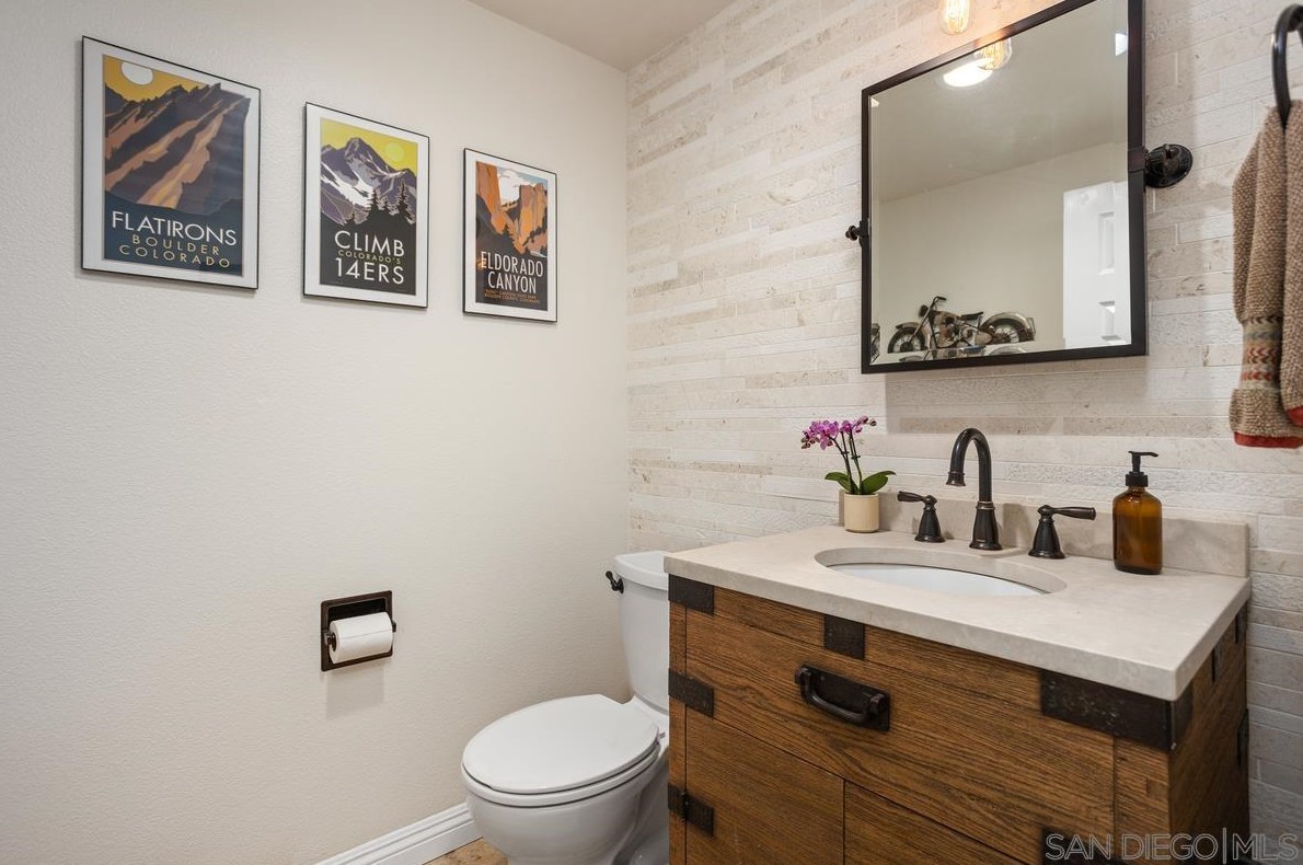 1876 Burnt Maple Way, Vista CA  92081-7357 exterior