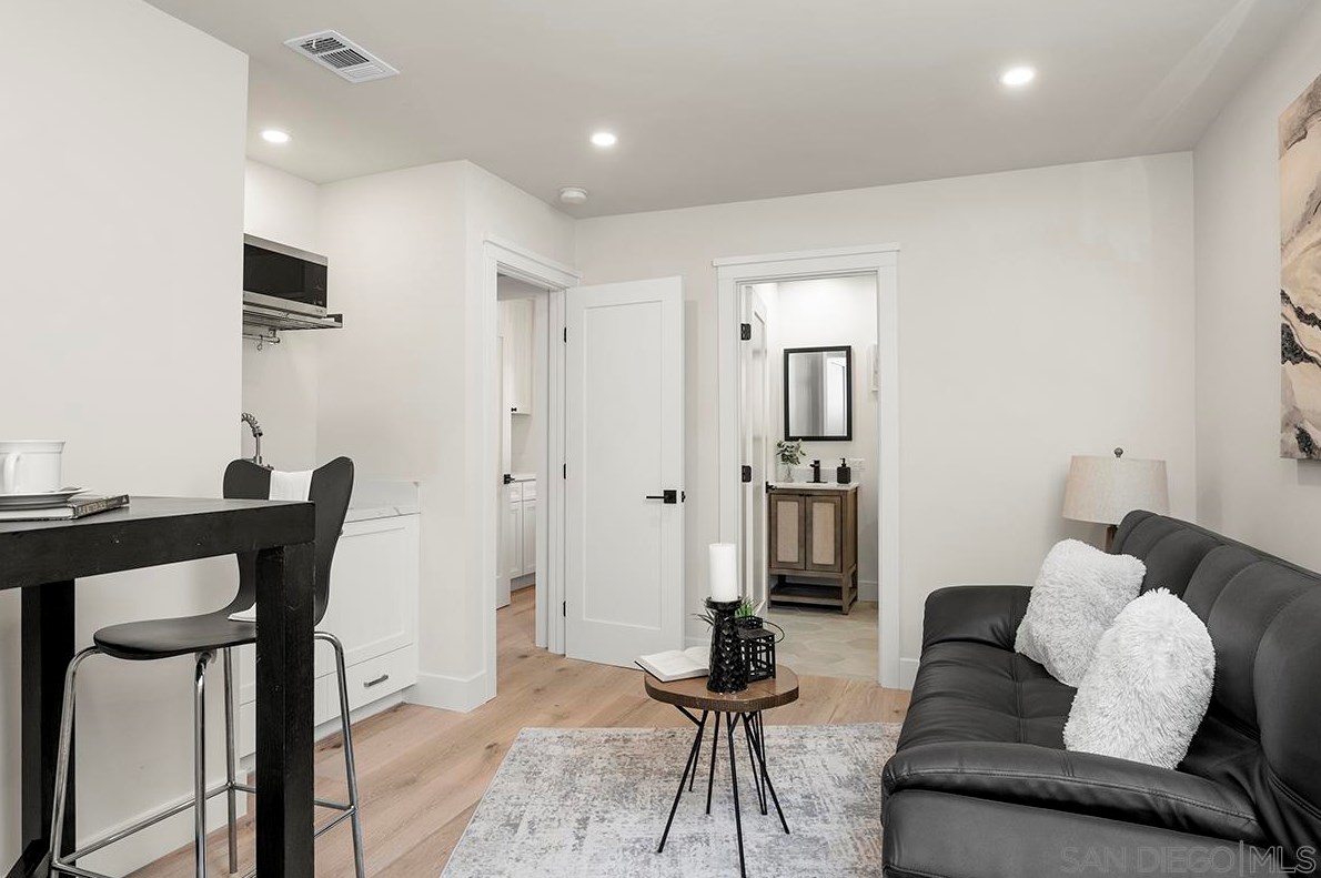 6038 Scripps St, San Diego CA  92122-3216 exterior