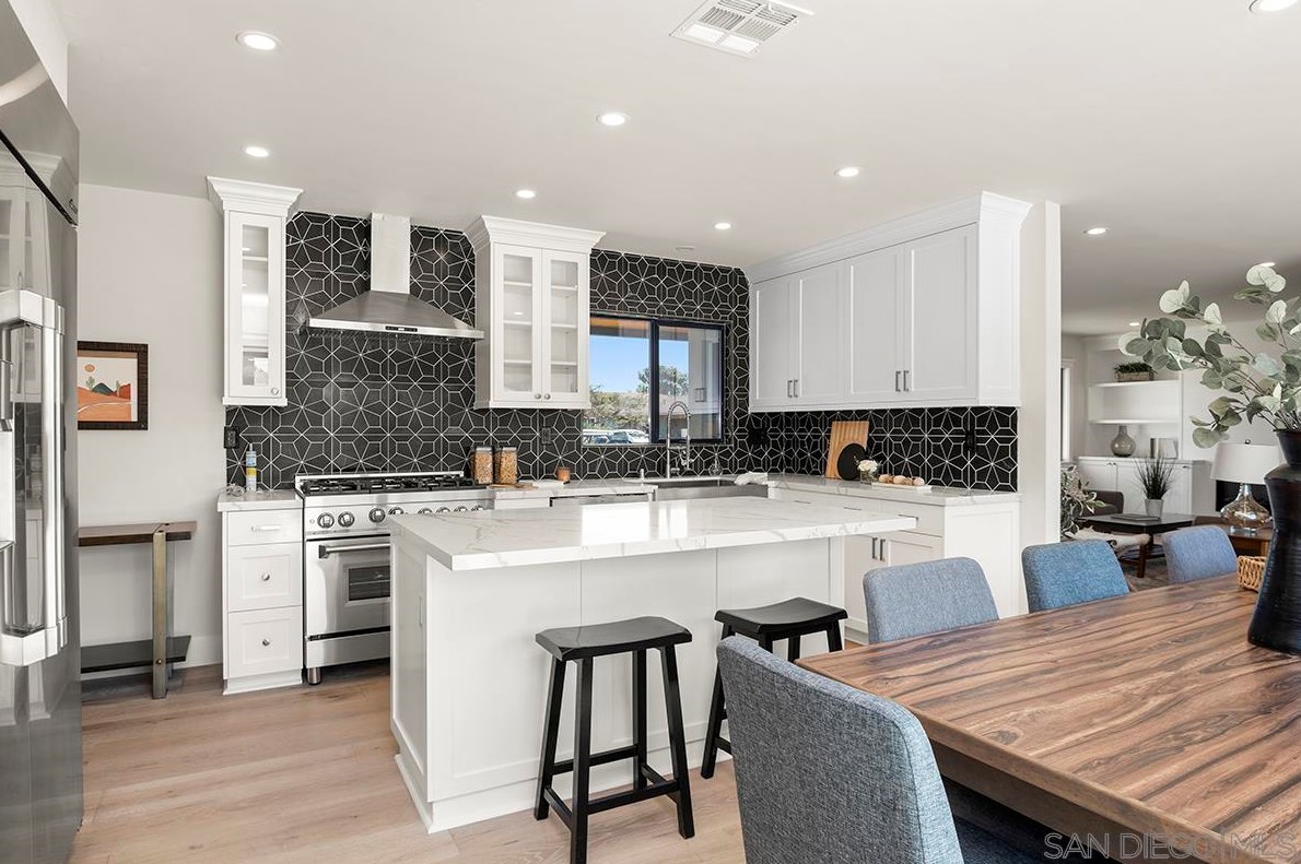 6038 Scripps St, San Diego CA  92122-3216 exterior