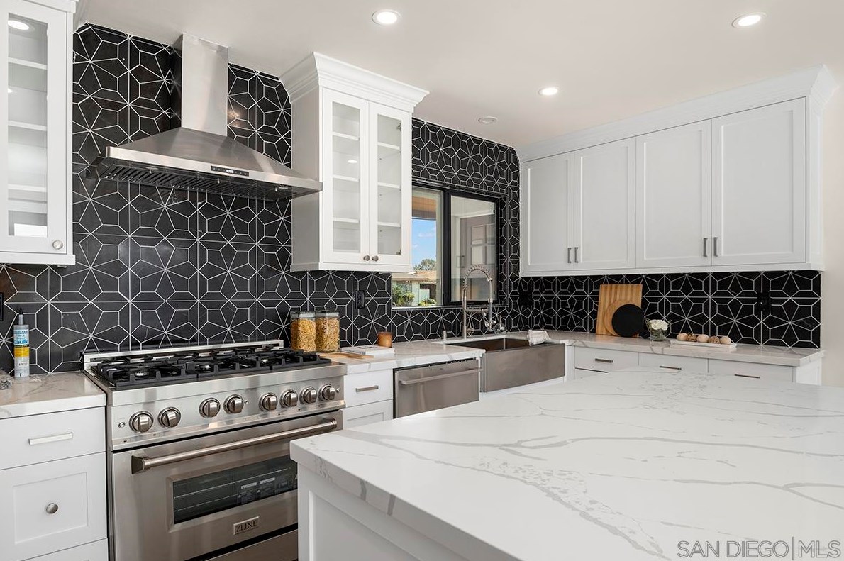 6038 Scripps St, San Diego CA  92122-3216 exterior