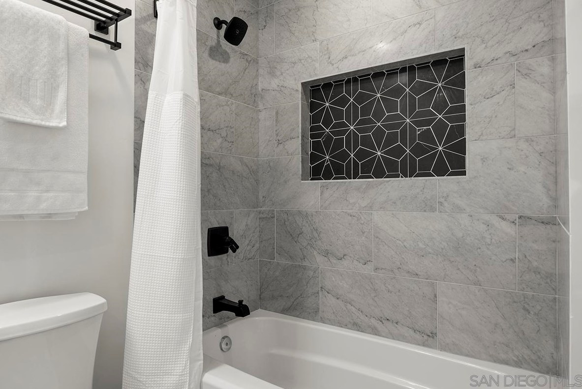 6038 Scripps St, San Diego CA  92122-3216 exterior