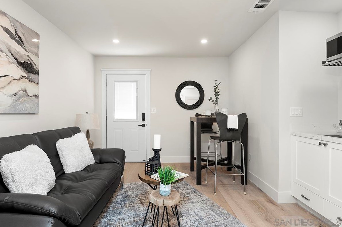 6038 Scripps St, San Diego CA  92122-3216 exterior