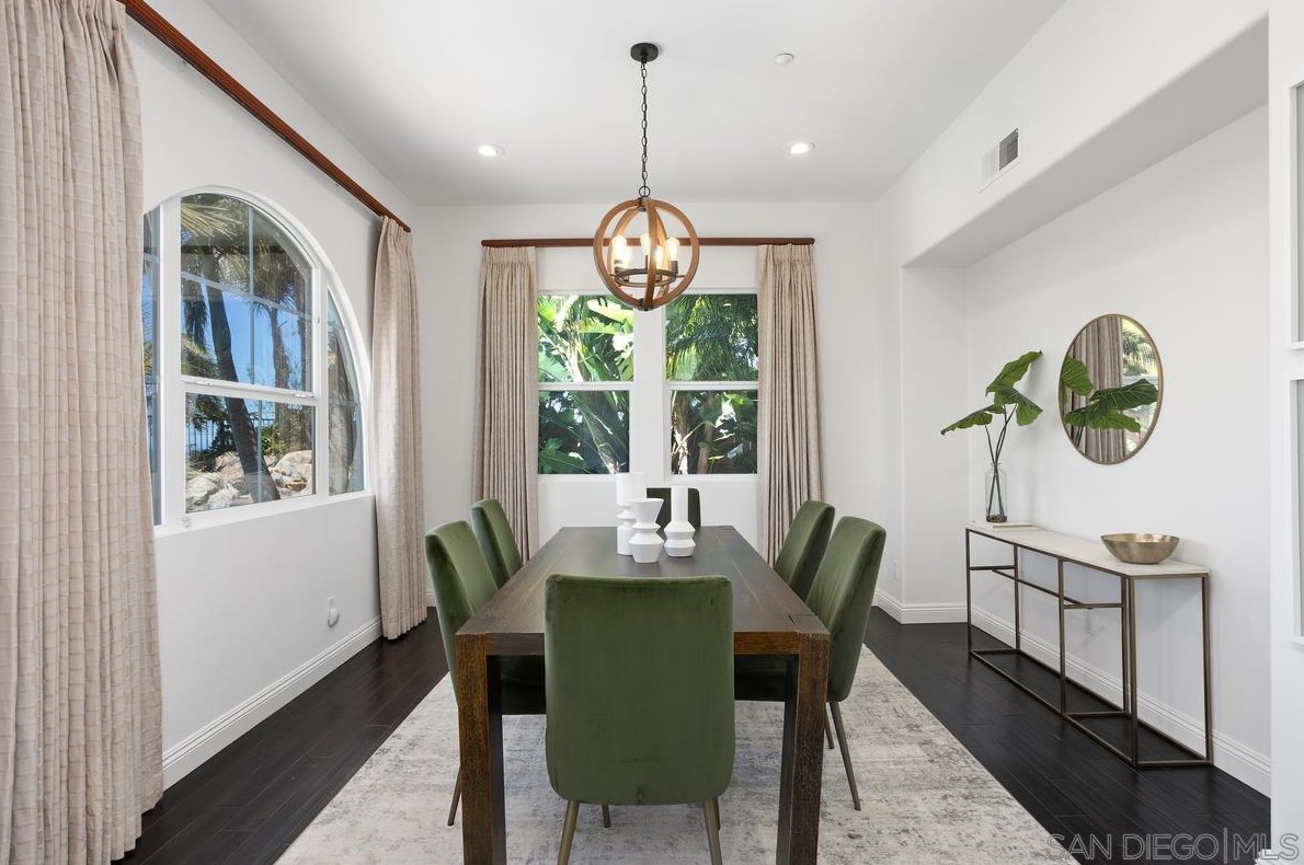 572 Lynwood Dr, Encinitas CA  92024-2387 exterior