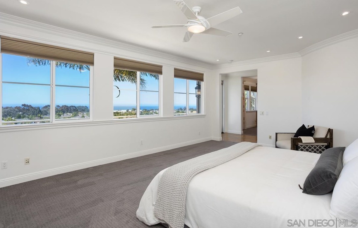 572 Lynwood Dr, Encinitas CA  92024-2387 exterior