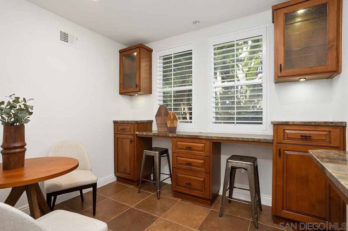 572 Lynwood Dr, Encinitas CA  92024-2387 exterior