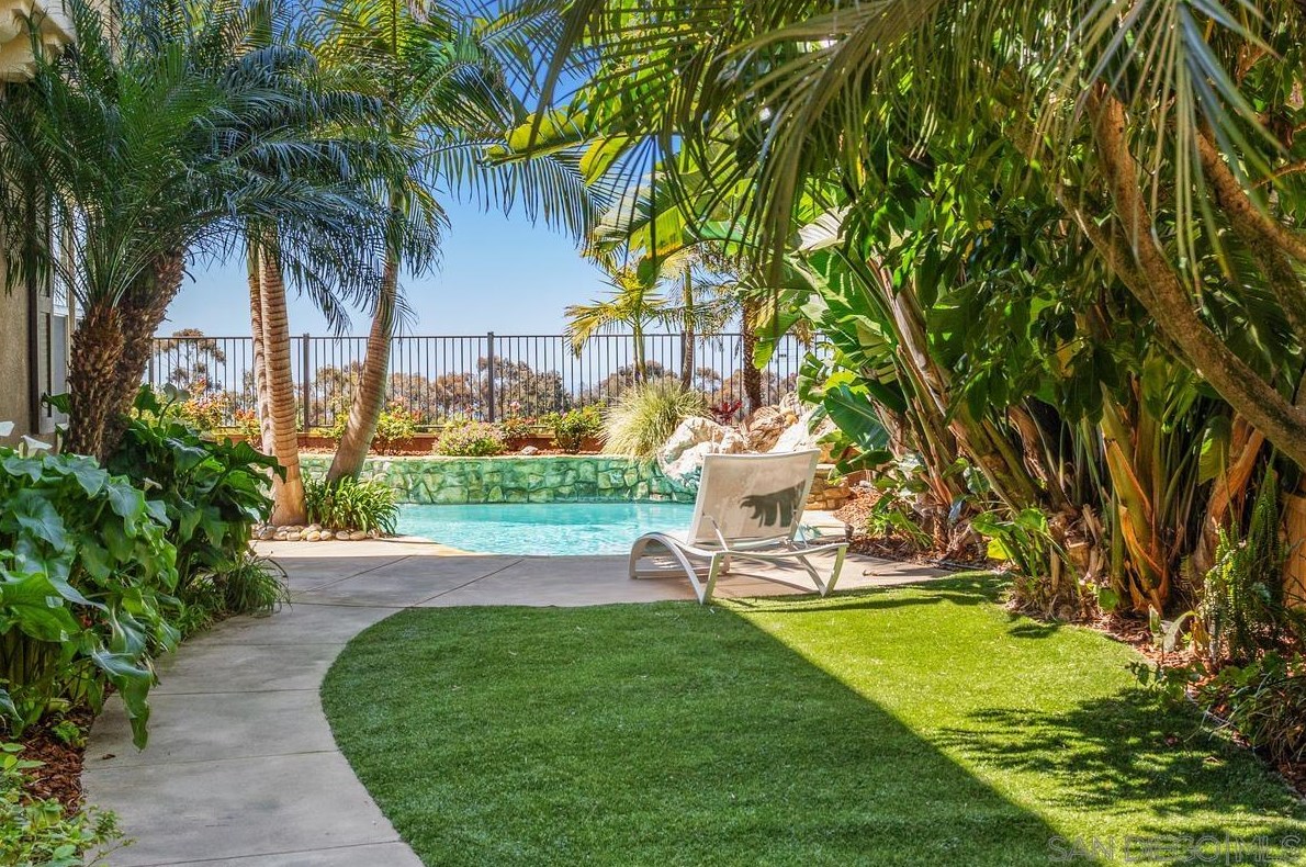 572 Lynwood Dr, Encinitas CA  92024-2387 exterior