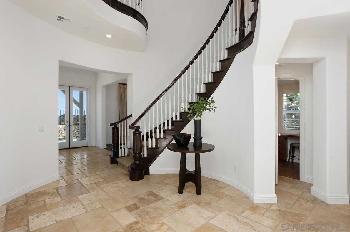 572 Lynwood Dr, Encinitas CA  92024-2387 exterior