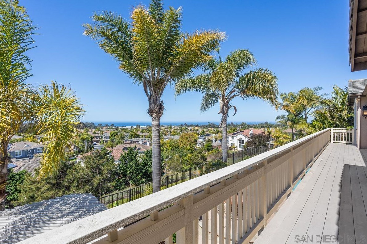 572 Lynwood Dr, Encinitas CA  92024-2387 exterior