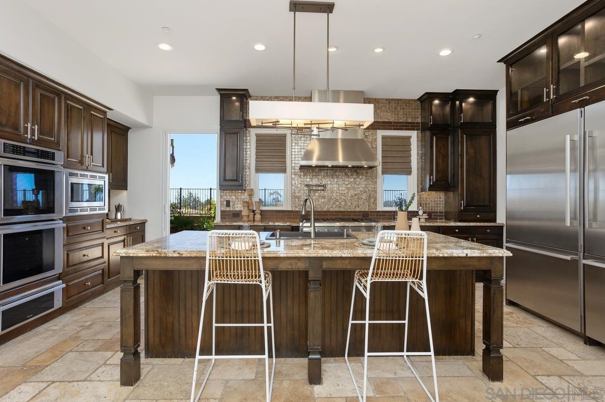 572 Lynwood Dr, Encinitas CA  92024-2387 exterior