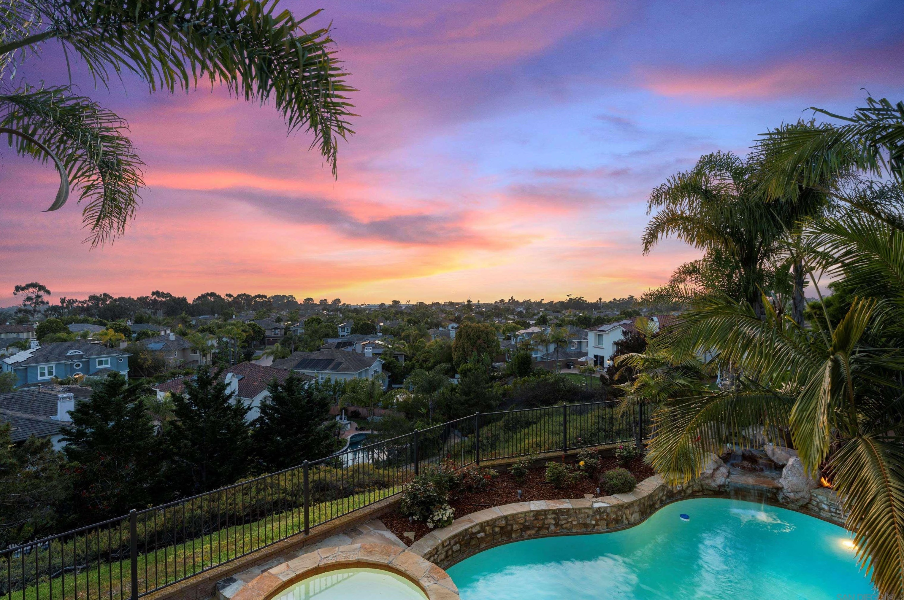 572 Lynwood Dr, Encinitas CA  92024-2387 exterior