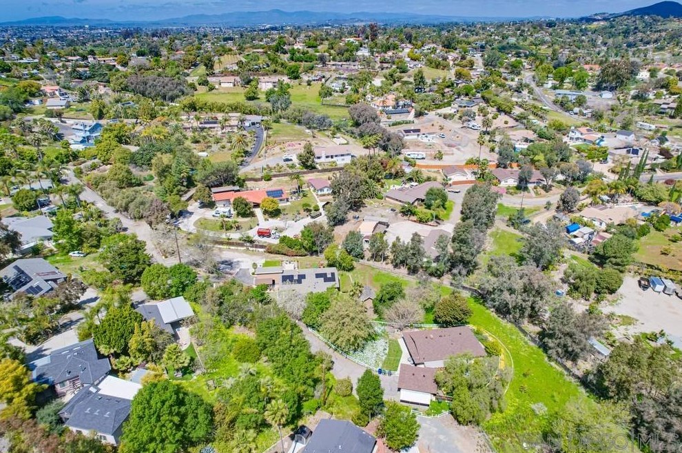 1566 La Vine Ln, Vista CA  92084-7268 exterior