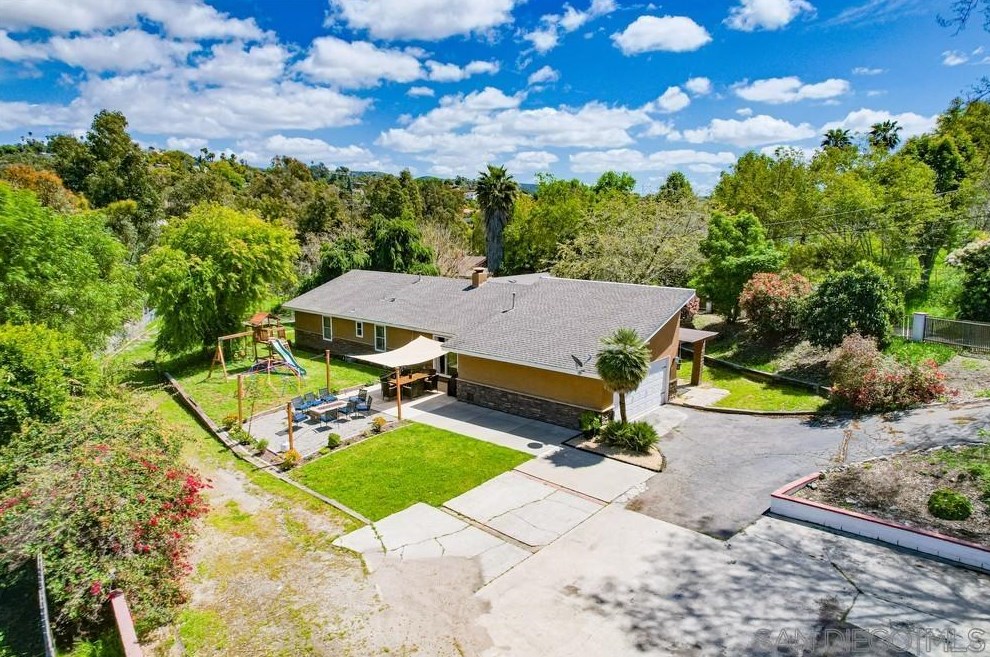 1566 La Vine Ln, Vista CA  92084-7268 exterior