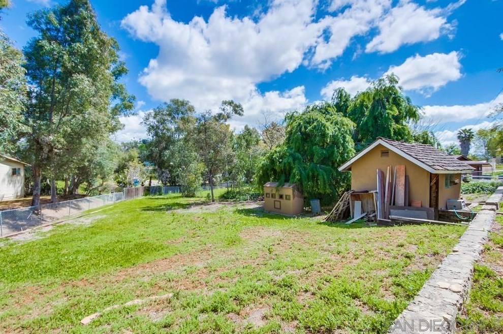 1566 La Vine Ln, Vista CA  92084-7268 exterior