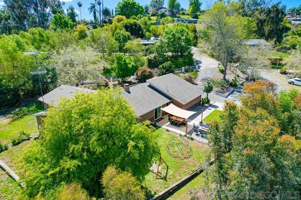 1566 La Vine Ln, Vista CA  92084-7268 exterior