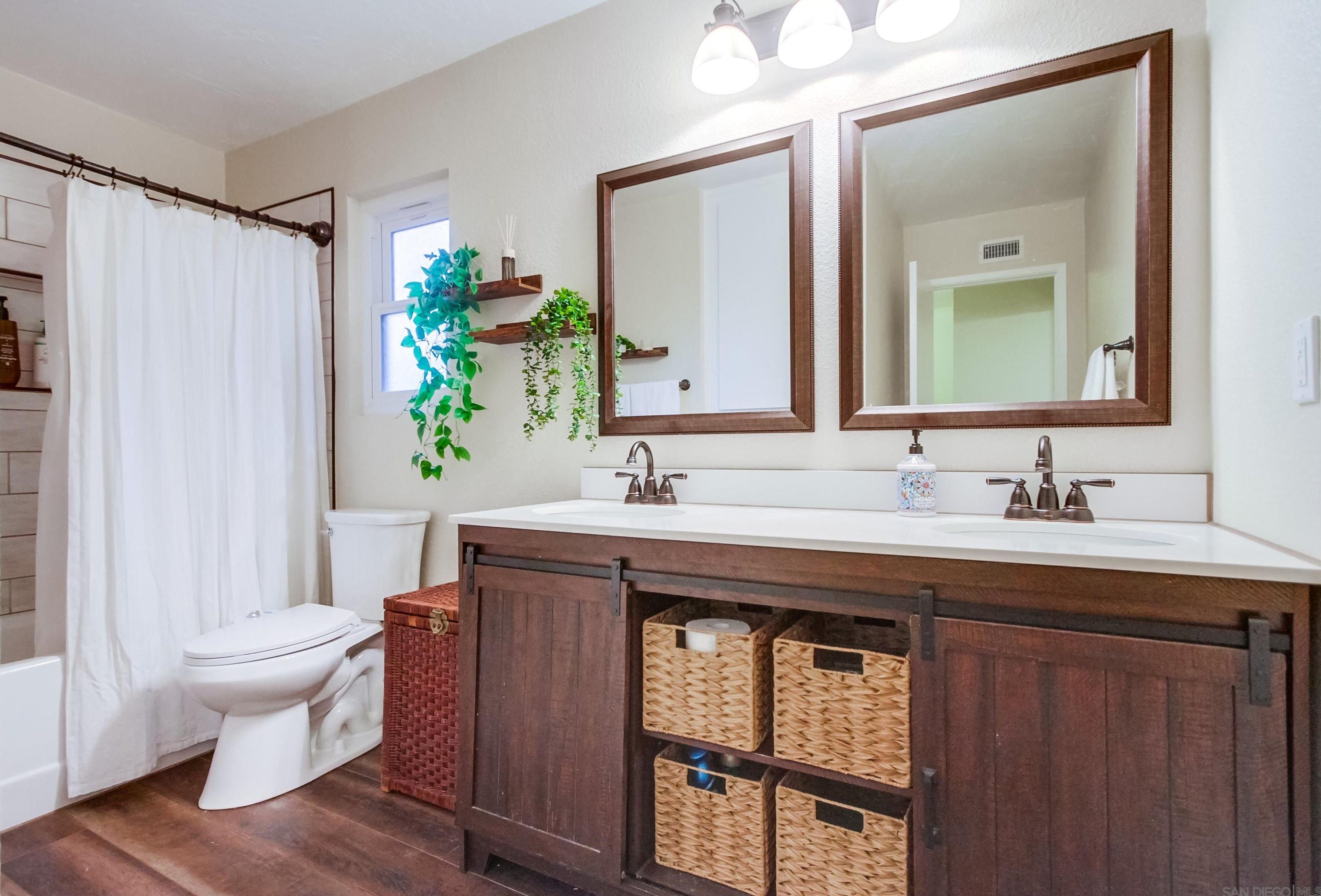 1566 La Vine Ln, Vista CA  92084-7268 exterior