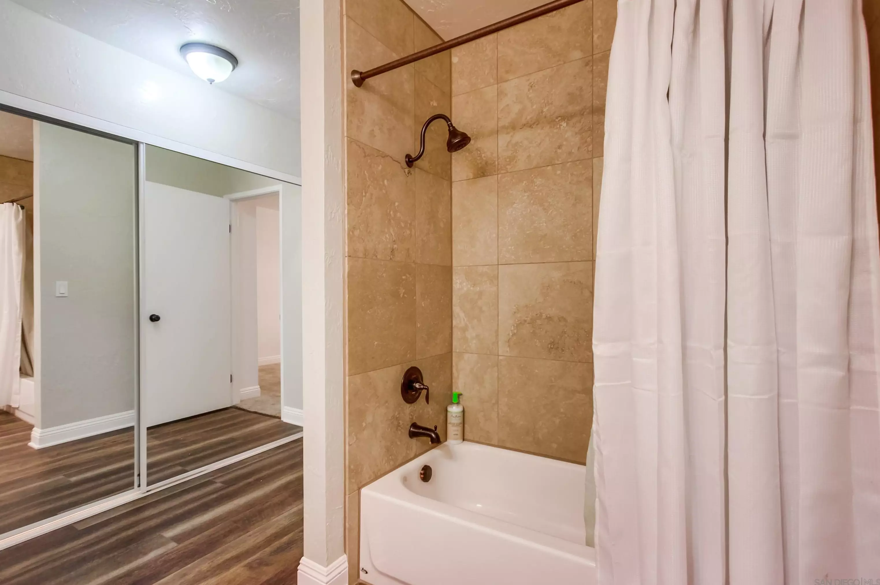 1566 La Vine Ln, Vista CA  92084-7268 exterior