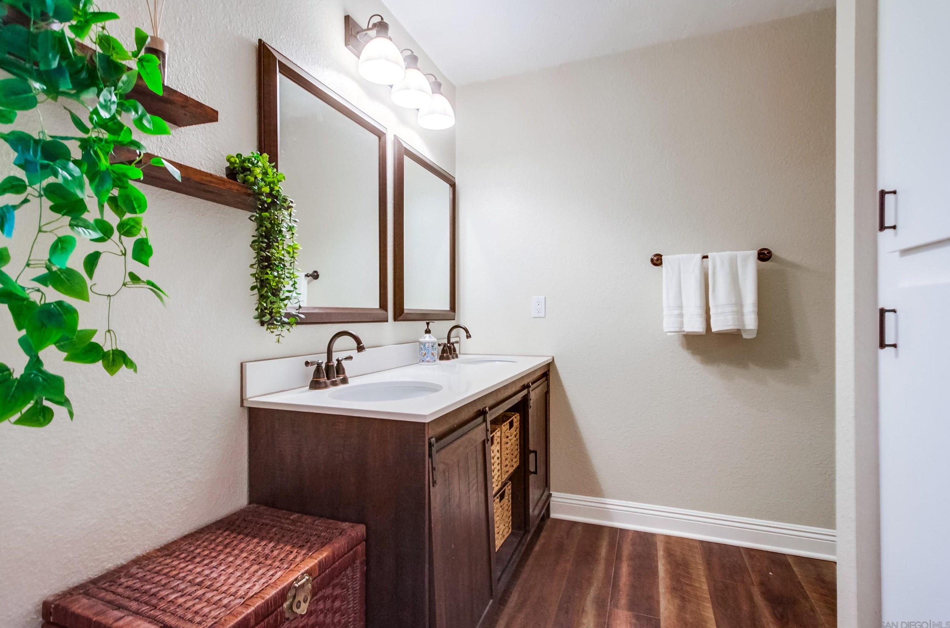 1566 La Vine Ln, Vista CA  92084-7268 exterior