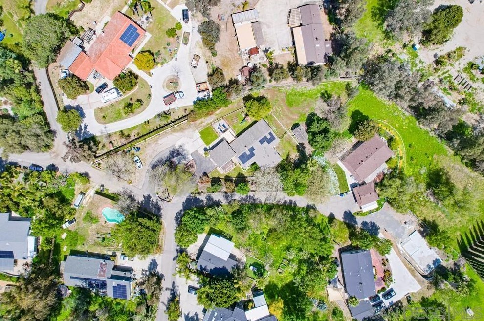 1566 La Vine Ln, Vista CA  92084-7268 exterior