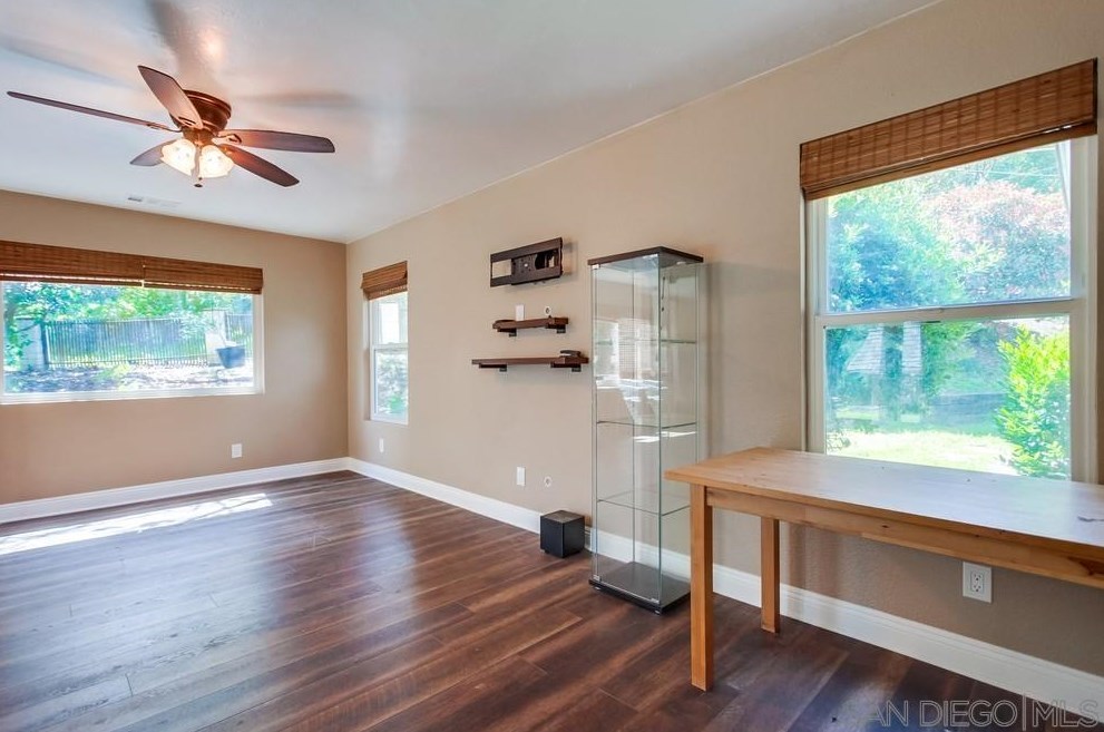 1566 La Vine Ln, Vista CA  92084-7268 exterior