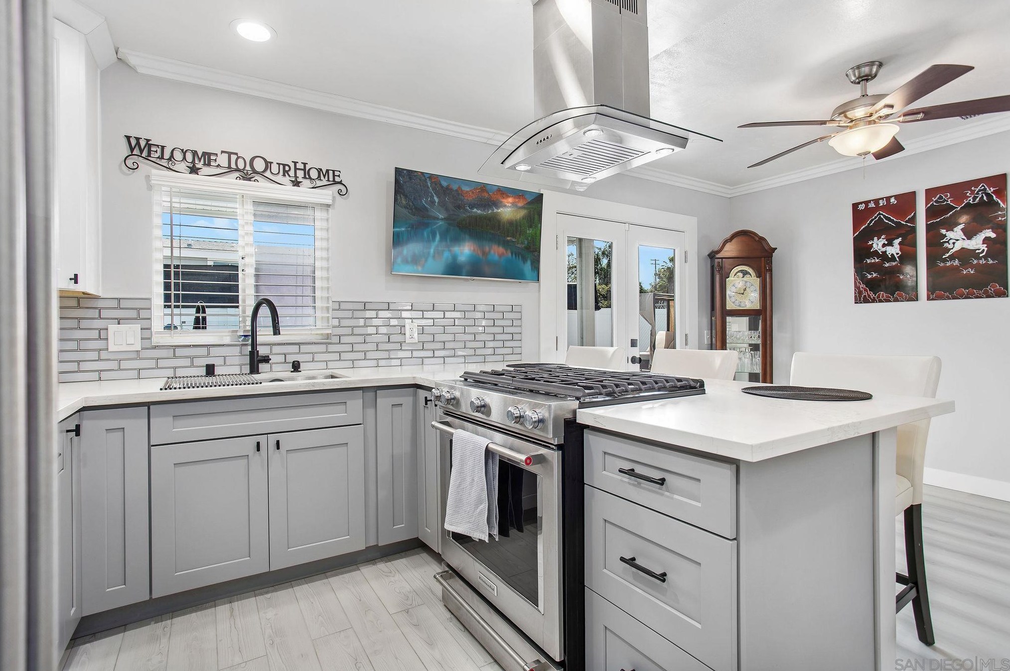 935 Brucker Ave, Spring Valley CA  91977-4806 exterior