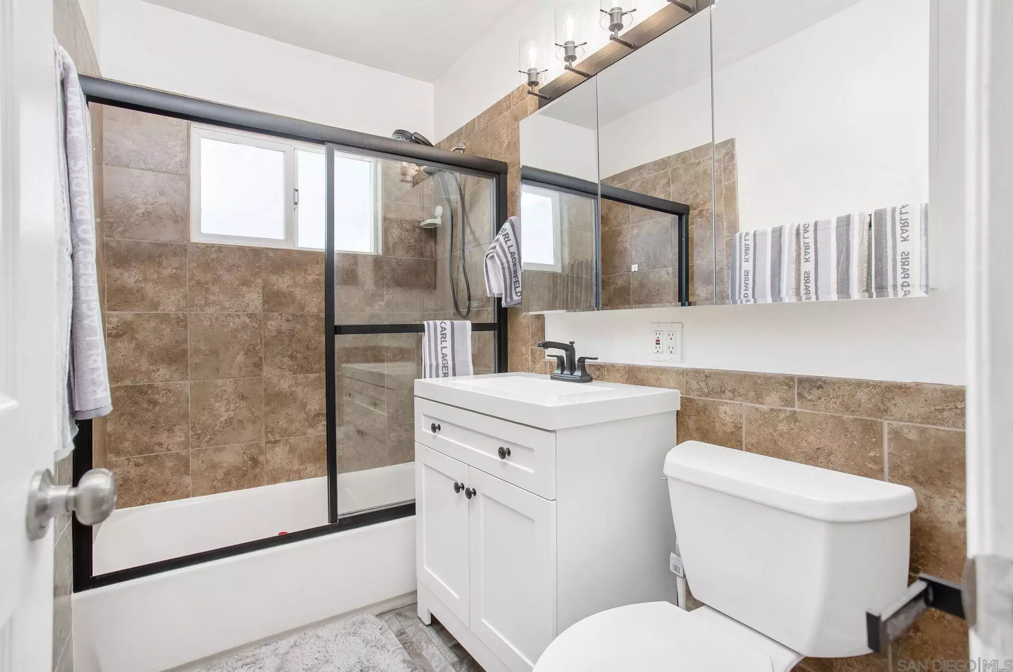 935 Brucker Ave, Spring Valley CA  91977-4806 exterior
