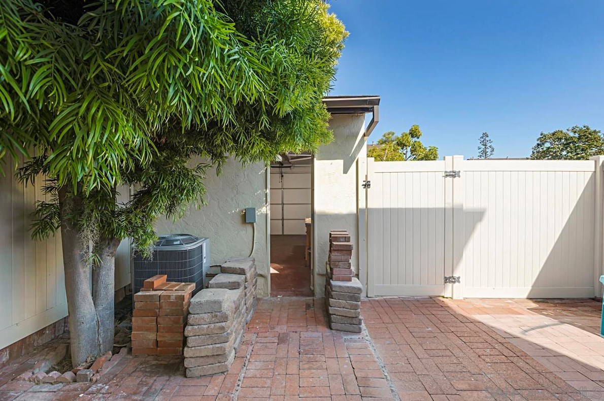 3311 Fairlomas Rd, National City CA  91950-8211 exterior
