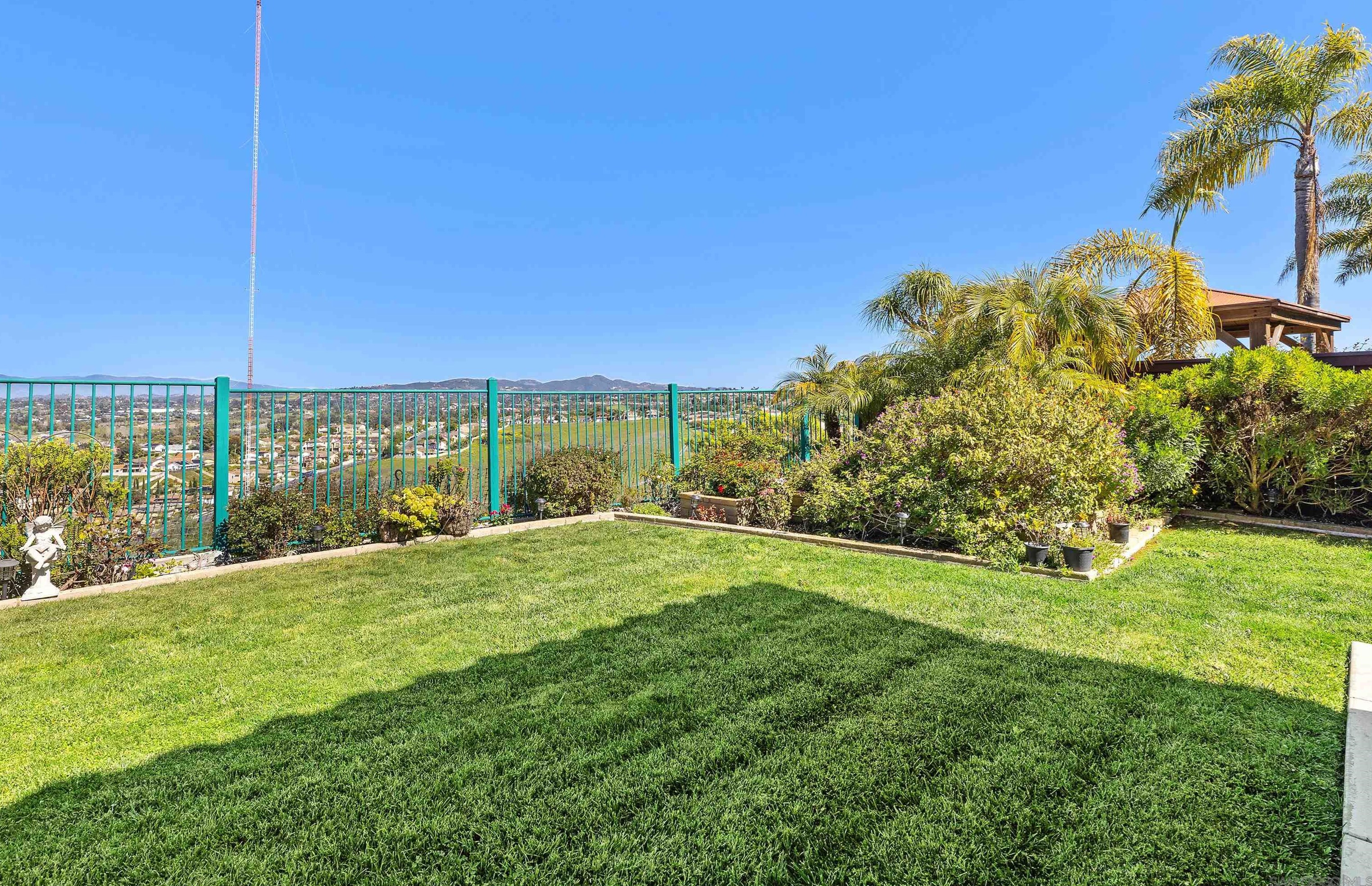 5213 Palmera Dr, Oceanside CA  92056-2117 exterior