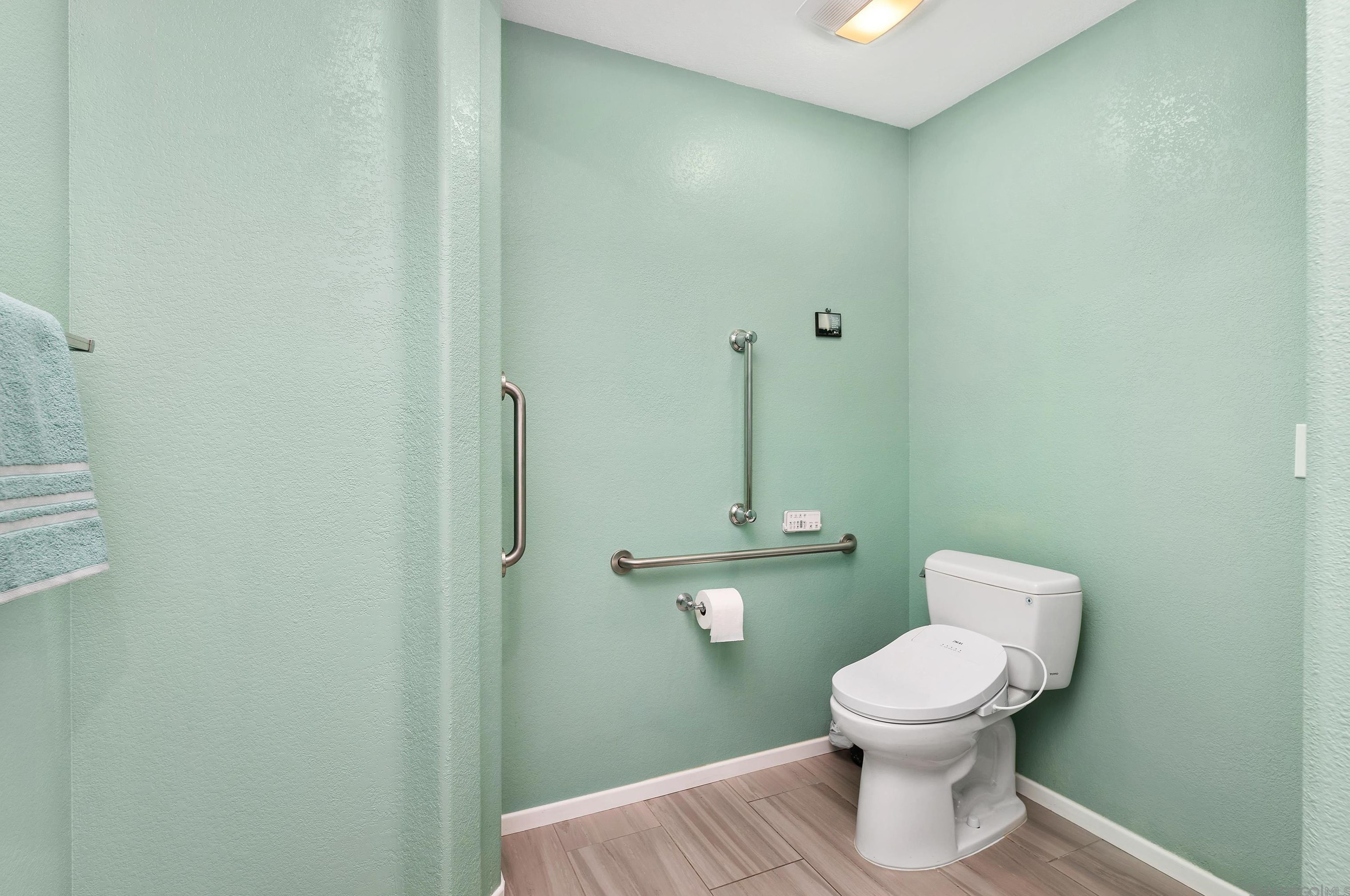 5213 Palmera Dr, Oceanside CA  92056-2117 exterior